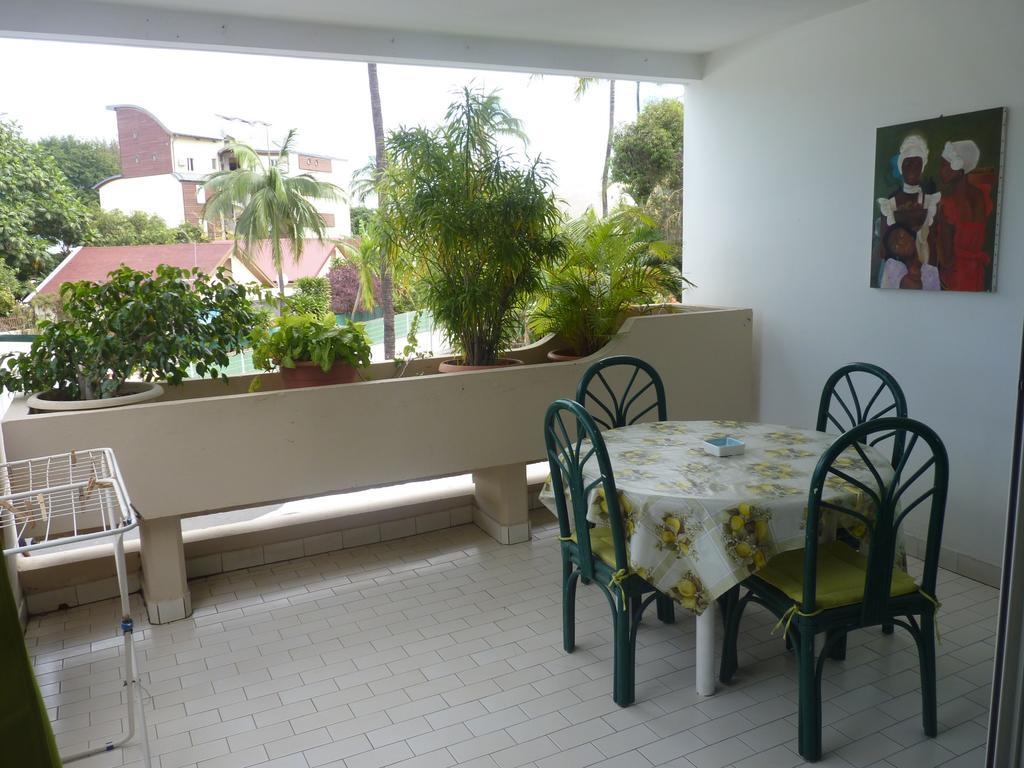 Au Meuble Des Roches Apartment Saint-Gilles Les Bains Exterior photo